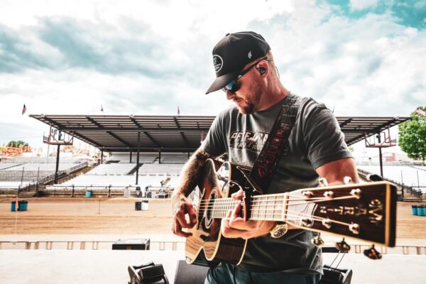 Cody Johnson Announces 2025 “Leather Deluxe” Tour